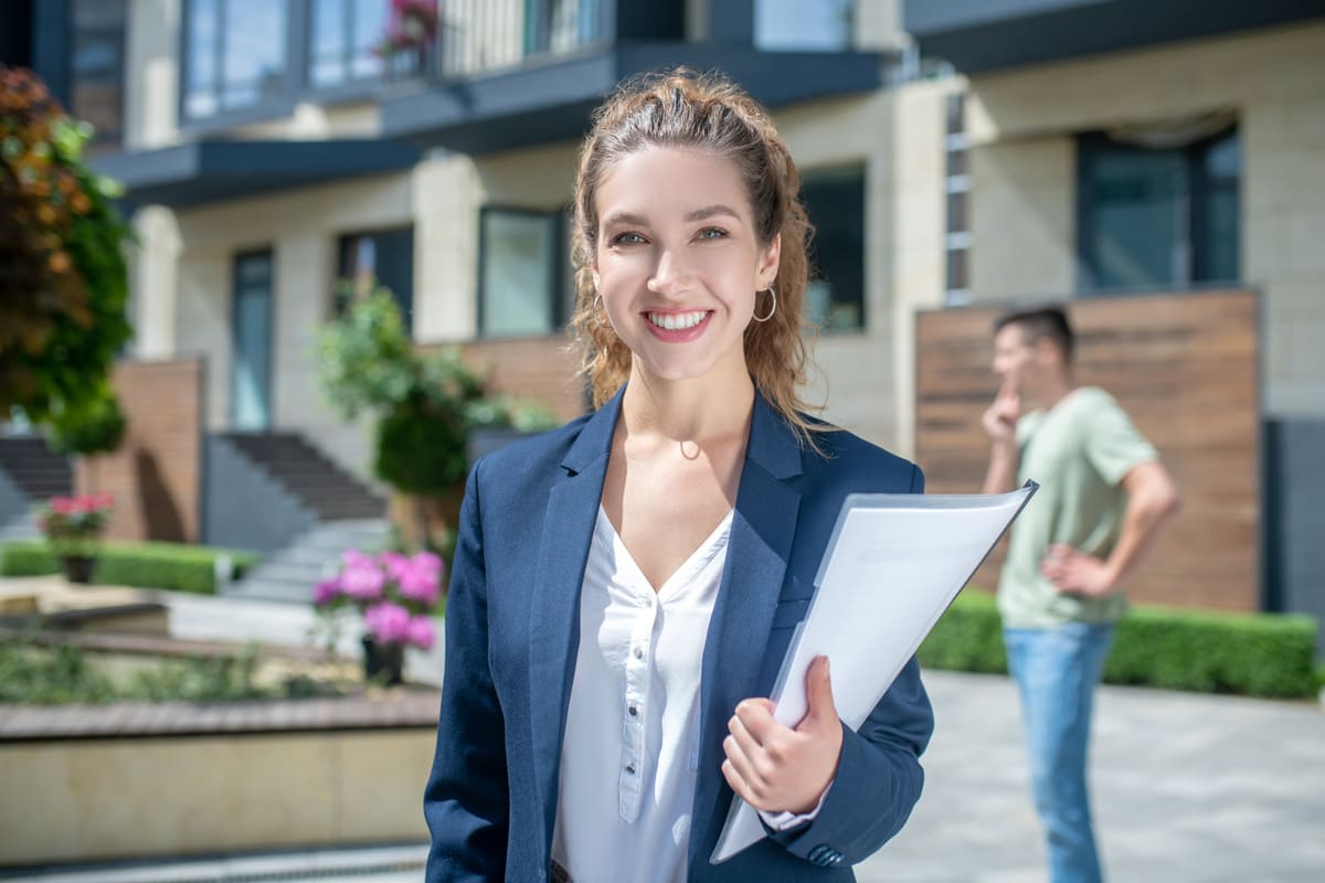 Comment devenir agent immobilier avec un bac STMG ?